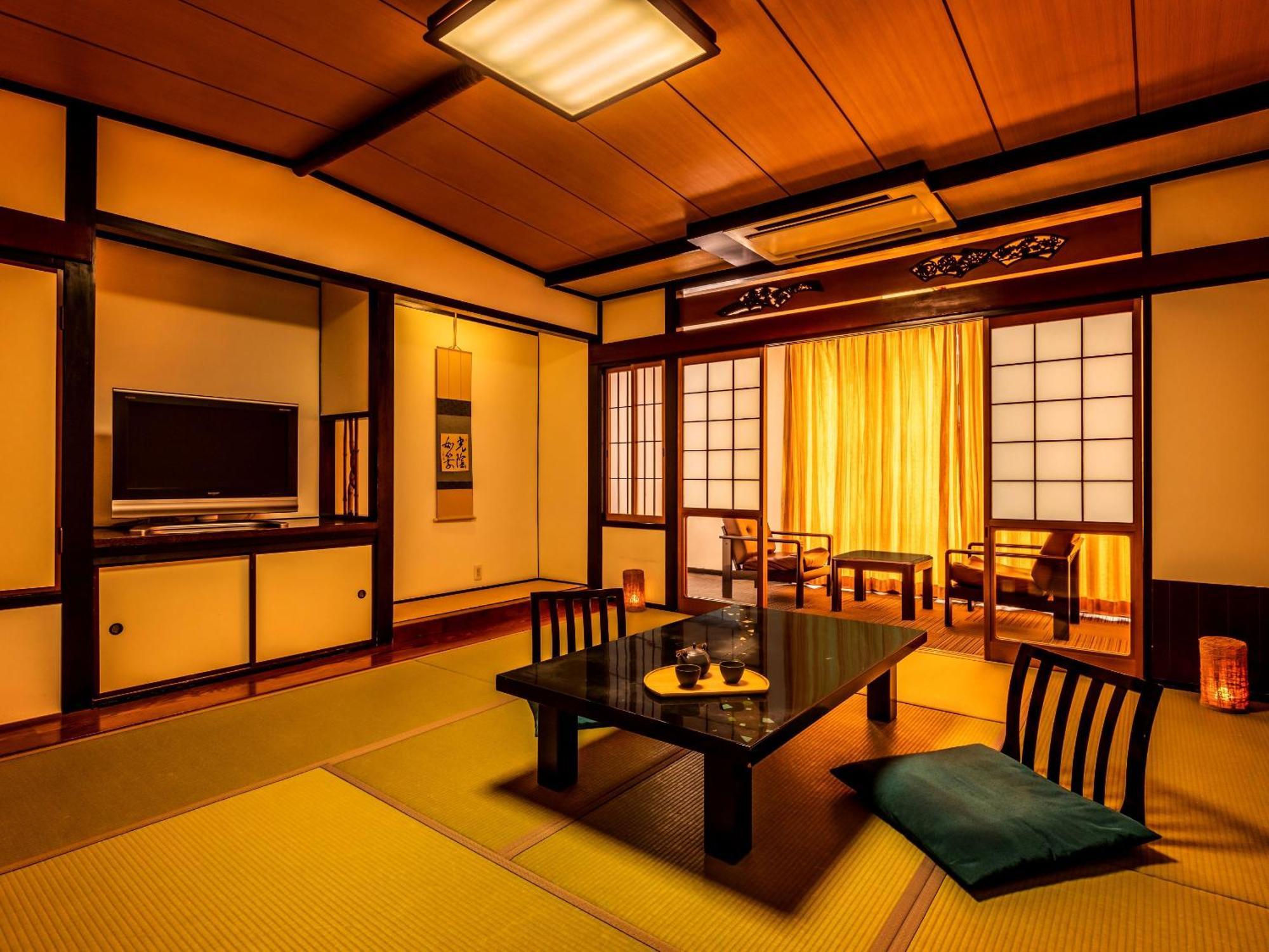 Hotel Ooedo Onsen Monogatari Terunoyu Maniwa Habitación foto